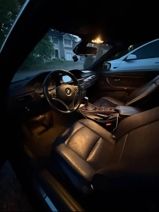 2011 BMW E93 3 Series Convertible - Image 3 of 4