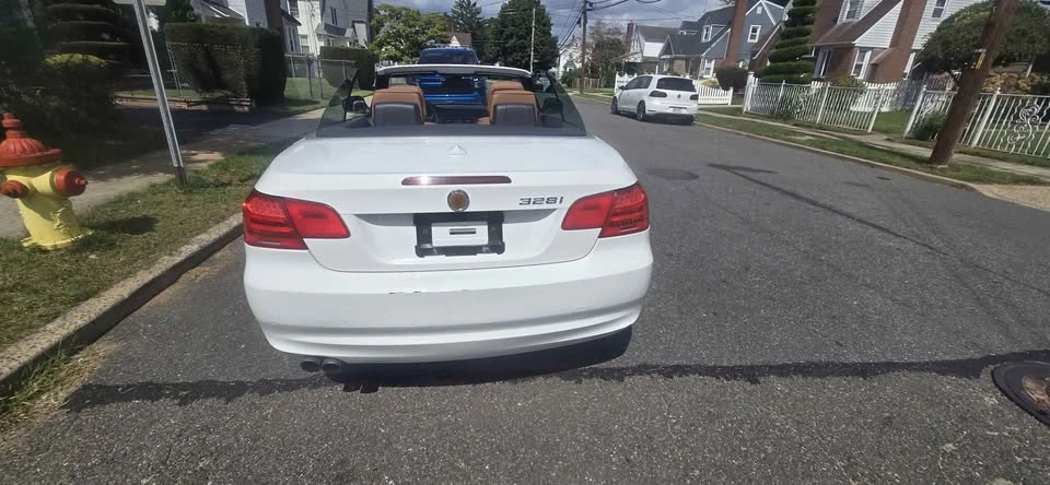 2011 BMW E93 3 Series Convertible - Image 2 of 8