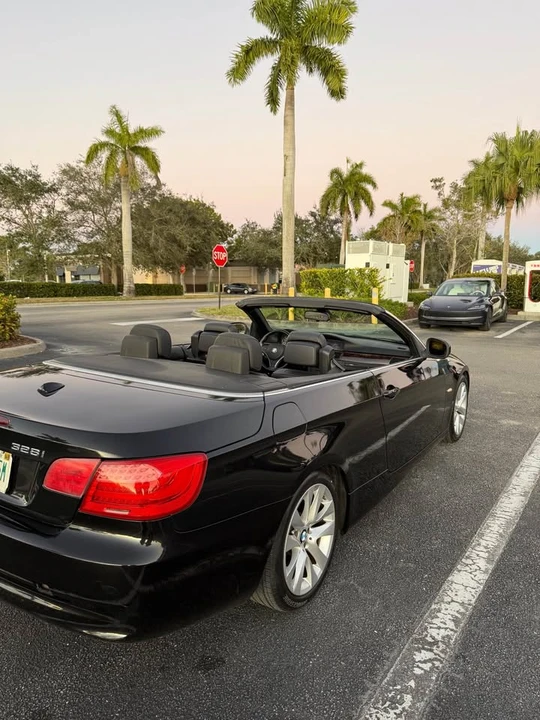 2011 BMW E93 3 Series Convertible - Image 2 of 3