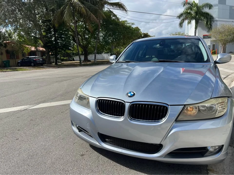 2011 BMW E90 3 Series Sedan - Image 13 of 20