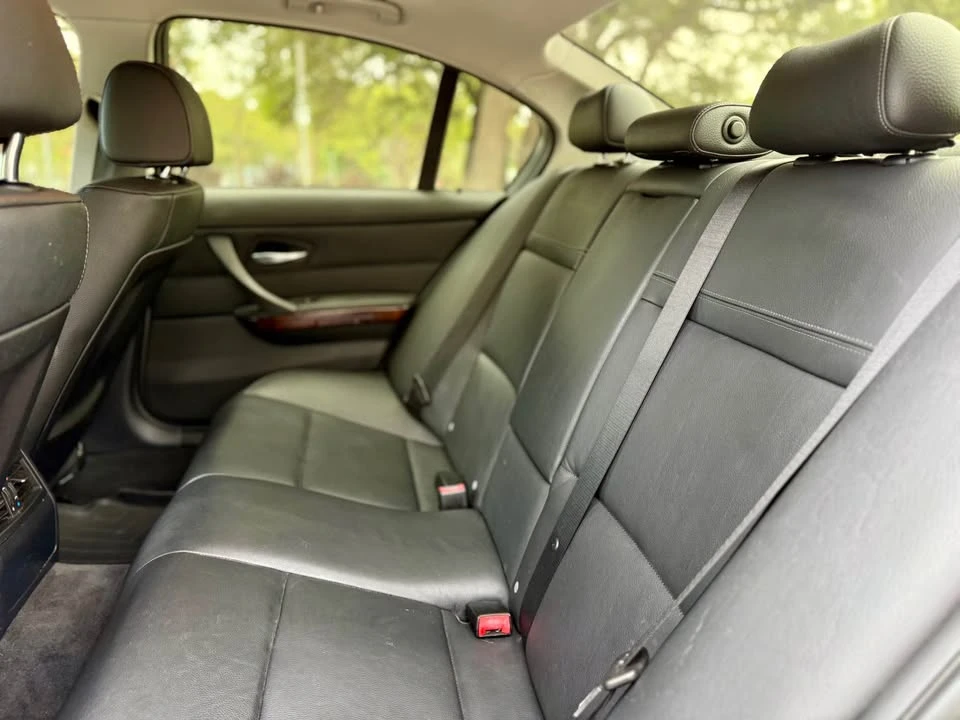 2011 BMW E90 3 Series Sedan - Image 12 of 13