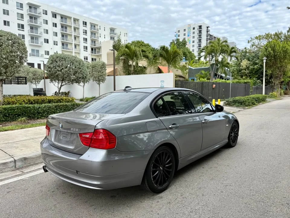 2011 BMW E90 3 Series Sedan - Image 5 of 13