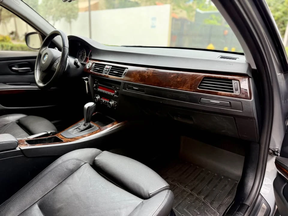2011 BMW E90 3 Series Sedan - Image 7 of 13