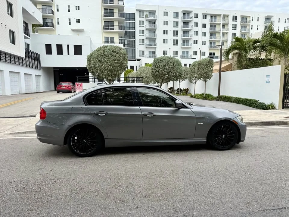 2011 BMW E90 3 Series Sedan - Image 4 of 13