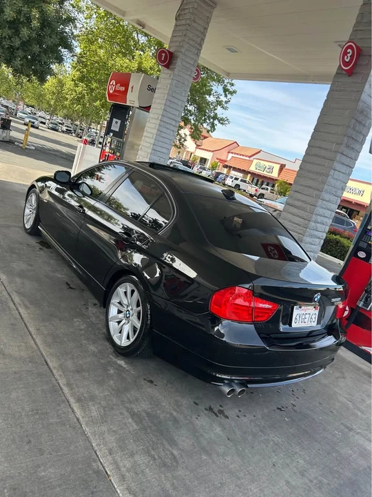 2011 BMW E90 3 Series Sedan - Image 5 of 11