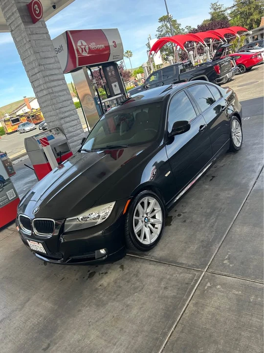 2011 BMW E90 3 Series Sedan - Image 4 of 11