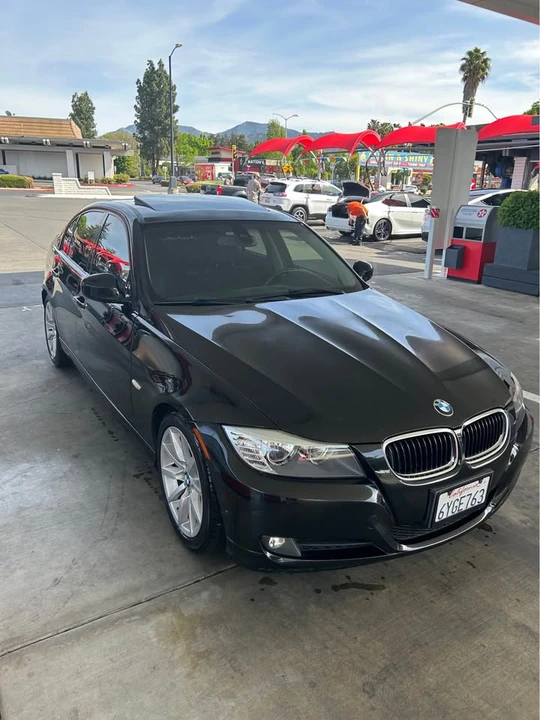 2011 BMW E90 3 Series Sedan - Image 2 of 11