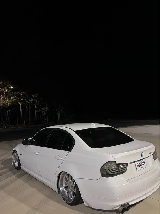 2011 BMW E90 3 Series Sedan - Image 3 of 5