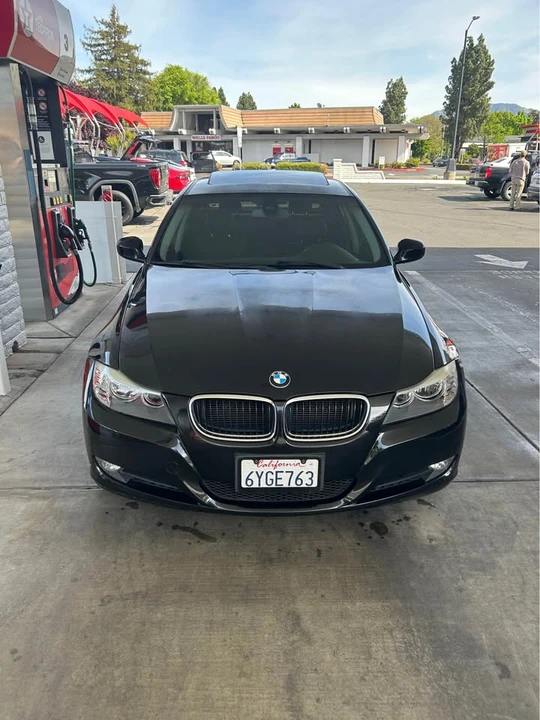 2011 BMW E90 3 Series Sedan - Image 3 of 11