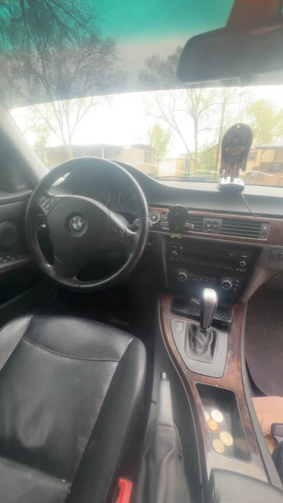 2011 BMW E90 3 Series Sedan - Image 7 of 10