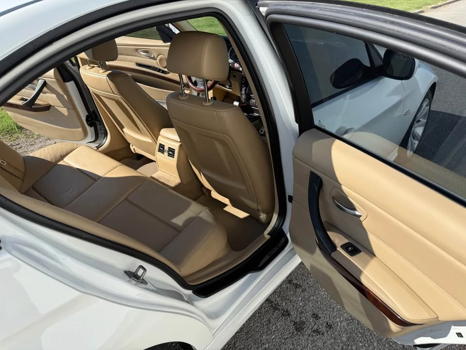2011 BMW E90 3 Series Sedan - Image 15 of 20