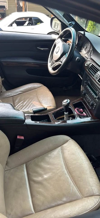 2011 BMW E90 3 Series Sedan - Image 4 of 5