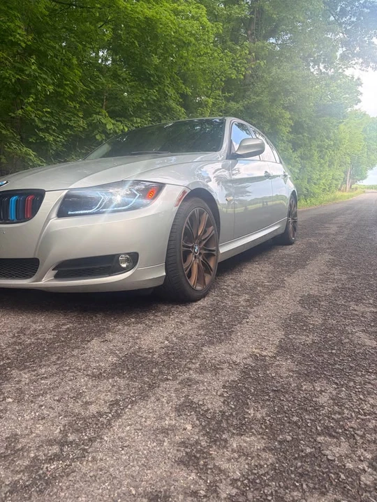 2011 BMW E90 3 Series Sedan - Image 5 of 9
