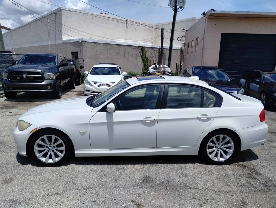 2011 BMW E90 3 Series Sedan - Image 4 of 19