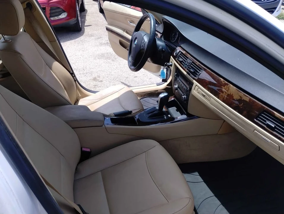 2011 BMW E90 3 Series Sedan - Image 14 of 19