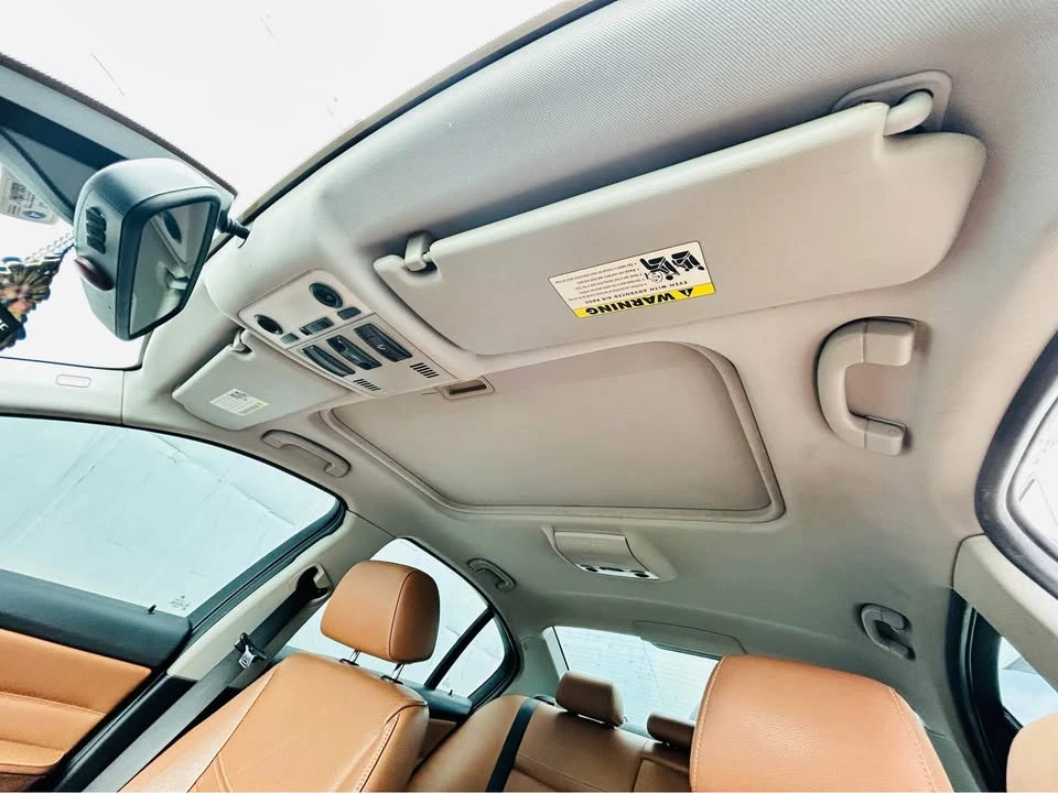 2011 BMW E90 3 Series Sedan - Image 9 of 18