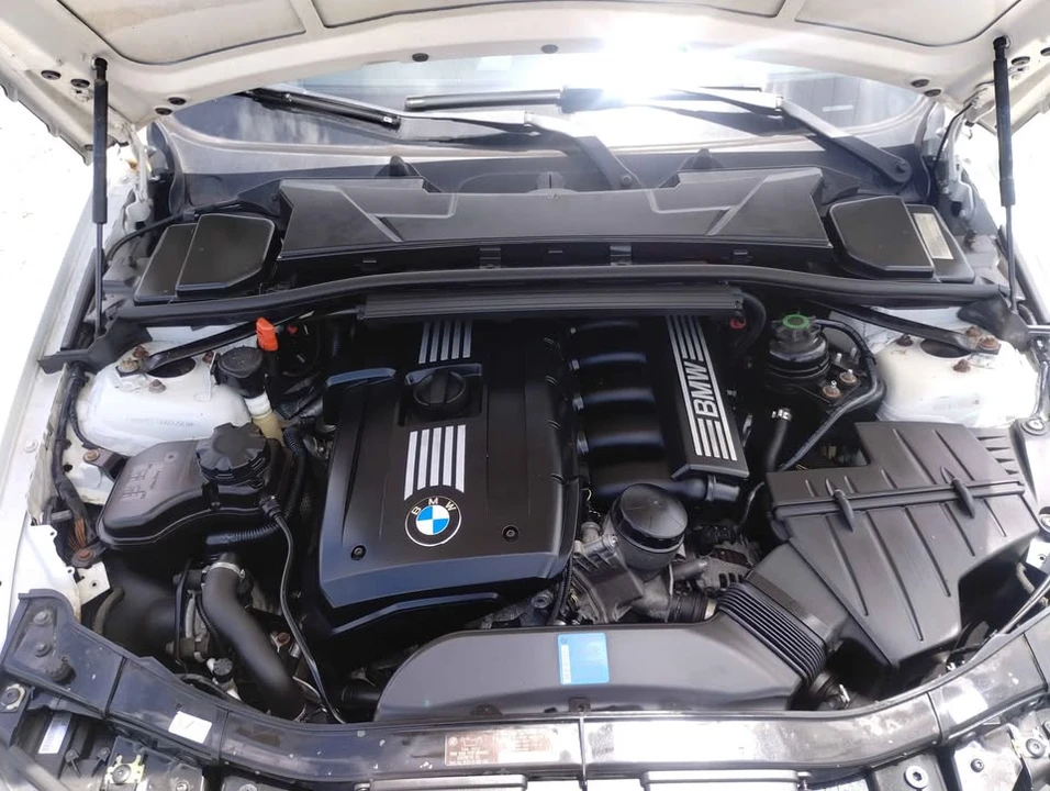 2011 BMW E90 3 Series Sedan - Image 19 of 19