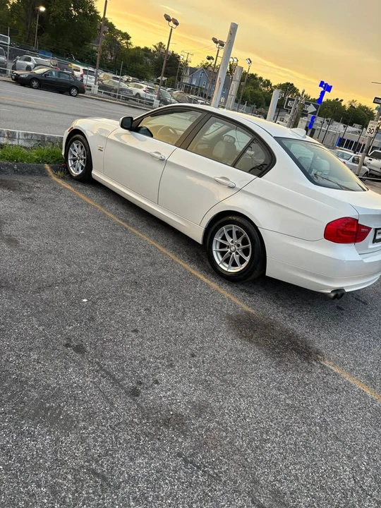 2011 BMW E90 3 Series Sedan - Image 5 of 5
