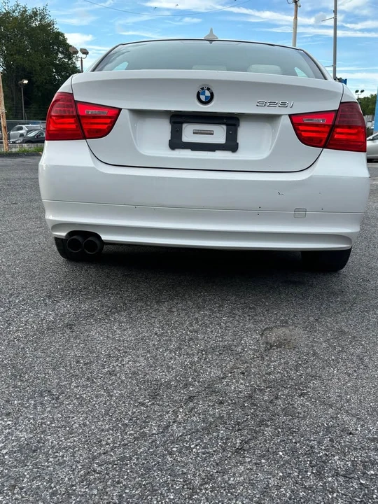 2011 BMW E90 3 Series Sedan - Image 4 of 5