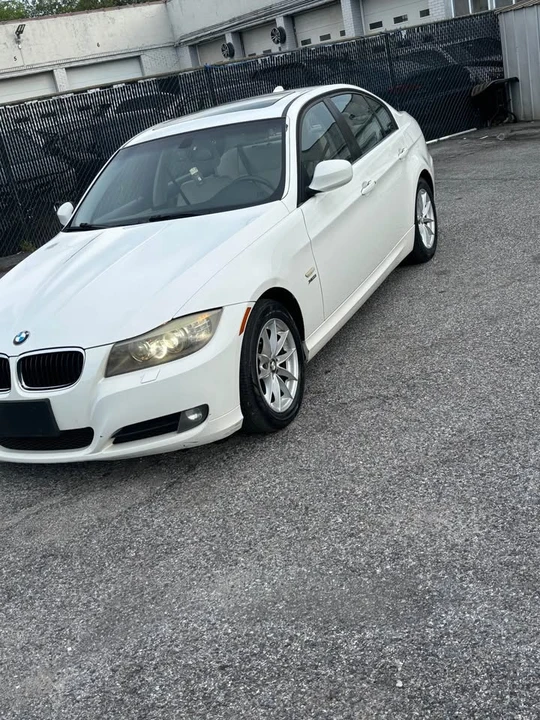 2011 BMW E90 3 Series Sedan - Image 2 of 5