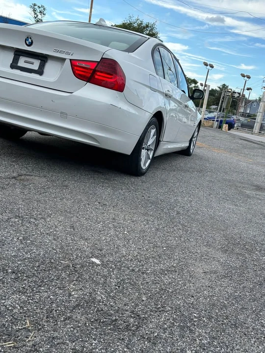 2011 BMW E90 3 Series Sedan - Image 3 of 5