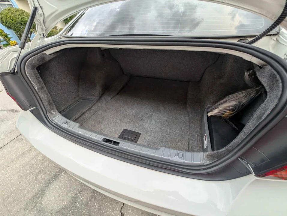 2011 BMW E90 3 Series Sedan - Image 13 of 14