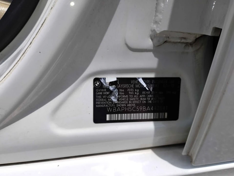 2011 BMW E90 3 Series Sedan - Image 17 of 19