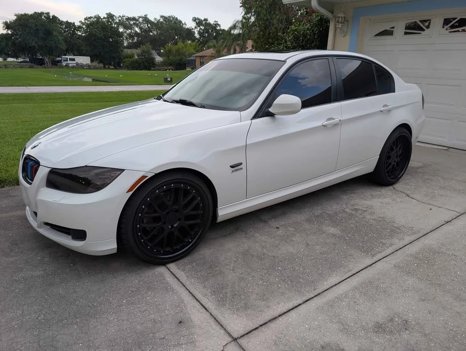 2011 BMW E90 3 Series Sedan - Image 4 of 14