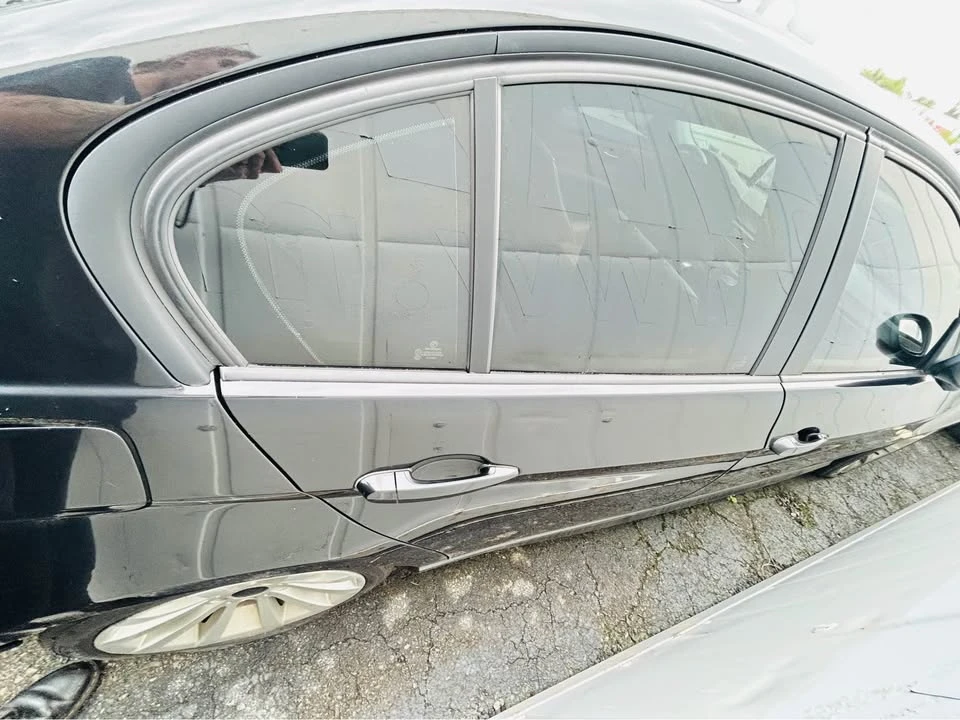 2011 BMW E90 3 Series Sedan - Image 4 of 18