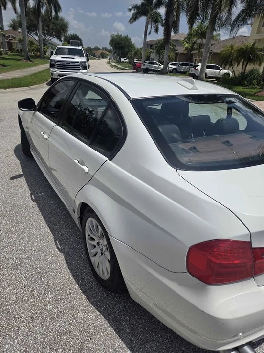 2011 BMW E90 3 Series Sedan - Image 4 of 8