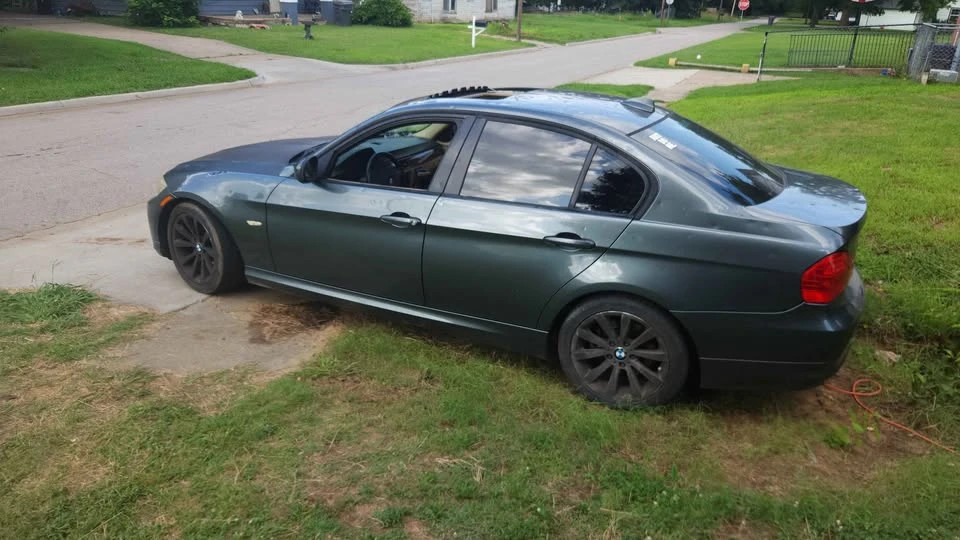 2011 BMW E90 3 Series Sedan - Image 3 of 5