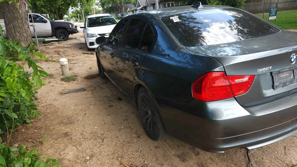 2011 BMW E90 3 Series Sedan - Image 5 of 5
