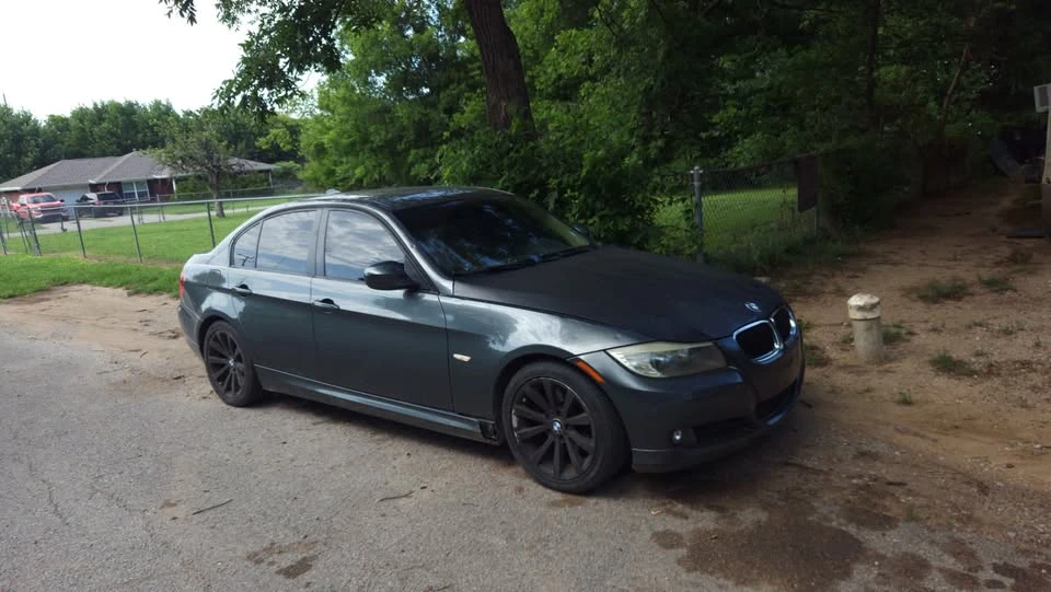 2011 BMW E90 3 Series Sedan - Image 2 of 5