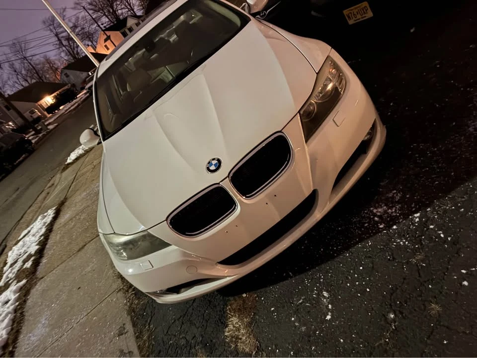 2011 BMW E90 3 Series Sedan - Image 5 of 7