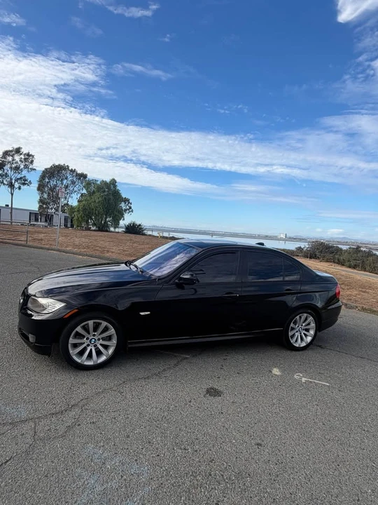 2011 BMW E90 3 Series Sedan - Image 7 of 12