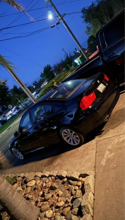 2011 BMW E90 3 Series Sedan - Image 5 of 5