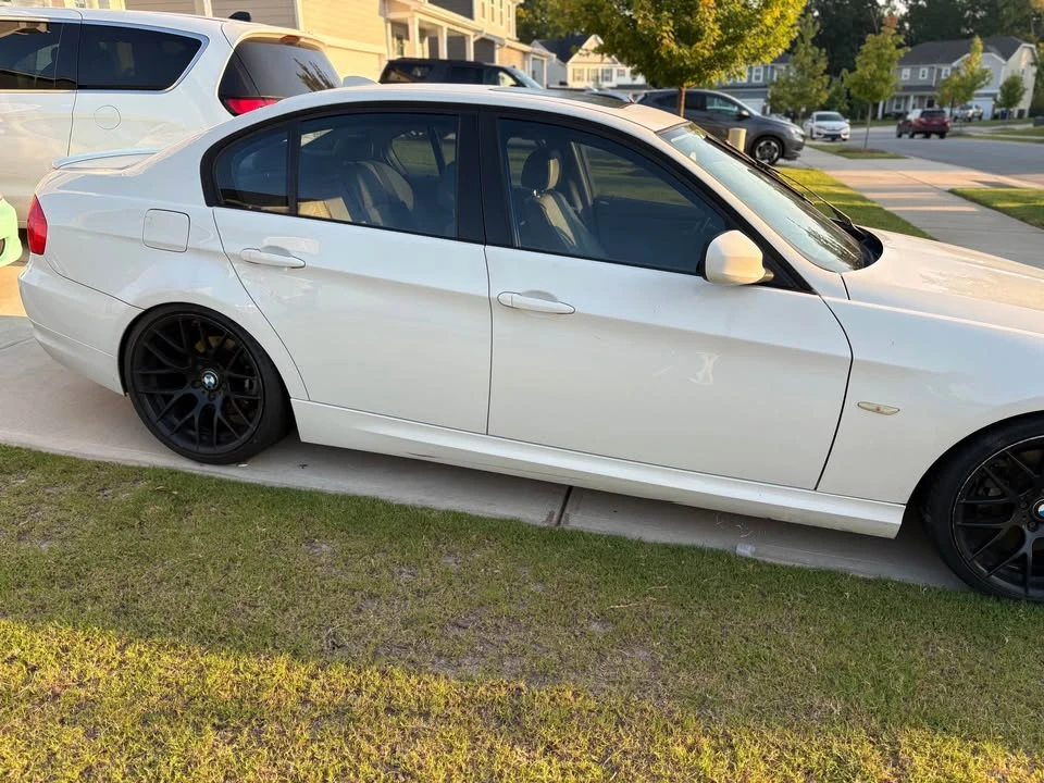 2011 BMW E90 3 Series Sedan - Image 5 of 16