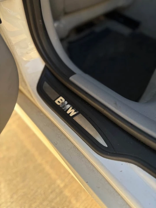 2011 BMW E90 3 Series Sedan - Image 15 of 16