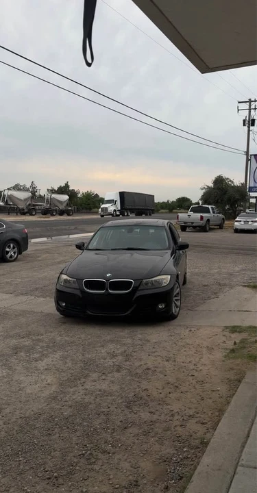 2011 BMW E90 3 Series Sedan - Image 4 of 5