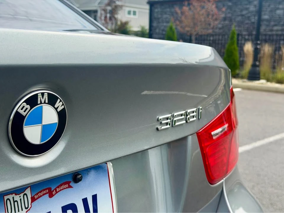 2011 BMW E90 3 Series Sedan - Image 13 of 19