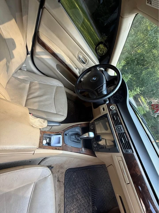 2011 BMW E90 3 Series Sedan - Image 9 of 10