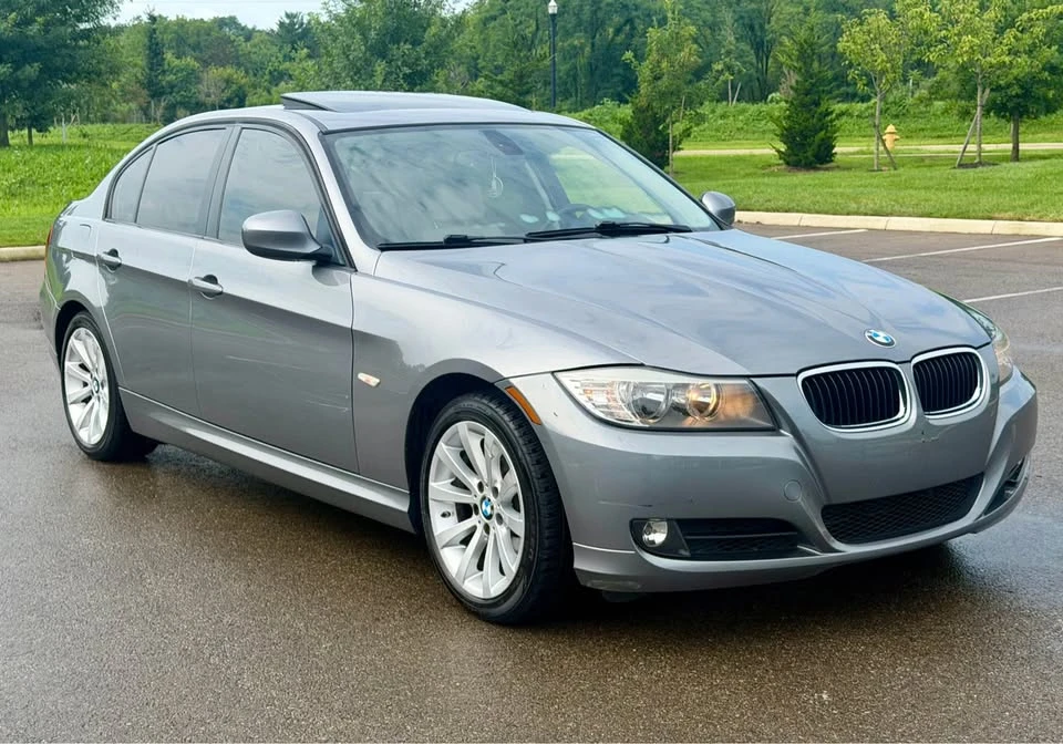 2011 BMW E90 3 Series Sedan - Image 4 of 19