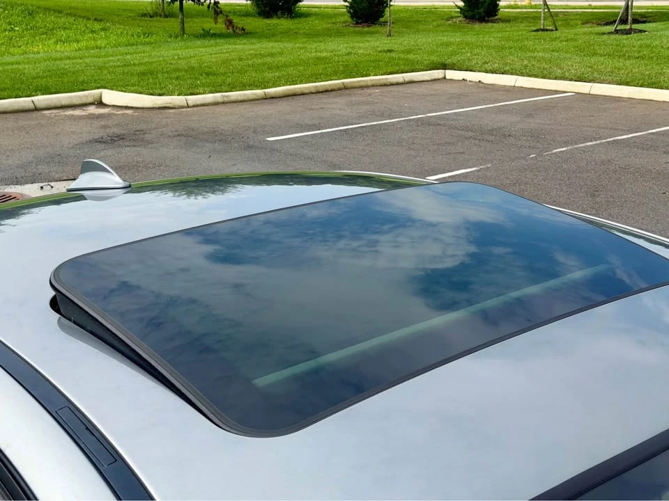 2011 BMW E90 3 Series Sedan - Image 12 of 19