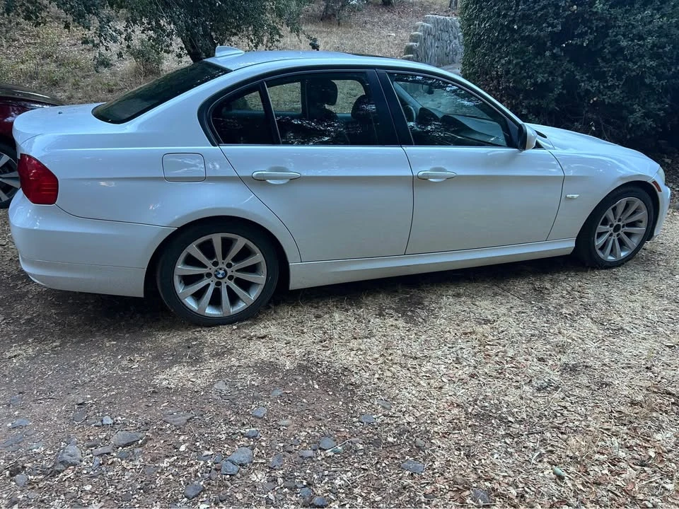 2011 BMW E90 3 Series Sedan - Image 4 of 7