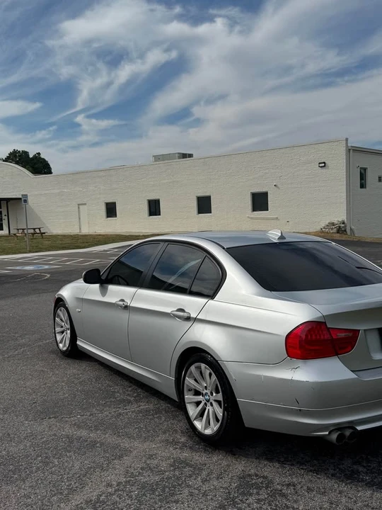 2011 BMW E90 3 Series Sedan - Image 4 of 10