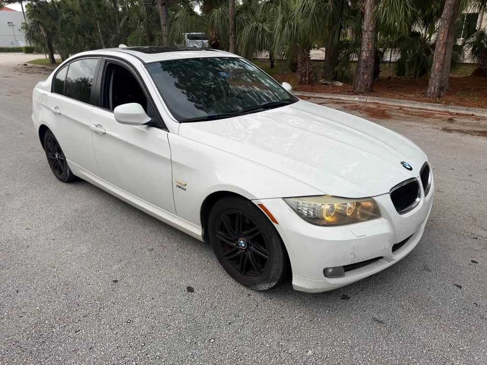 2011 BMW E90 3 Series Sedan - Image 4 of 15