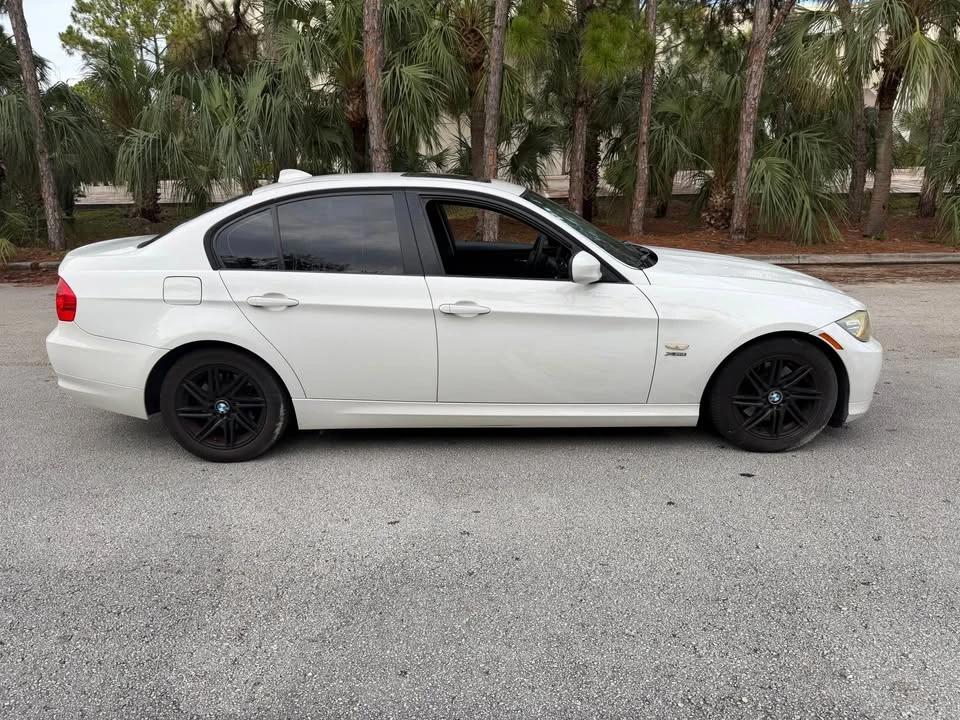 2011 BMW E90 3 Series Sedan - Image 5 of 15