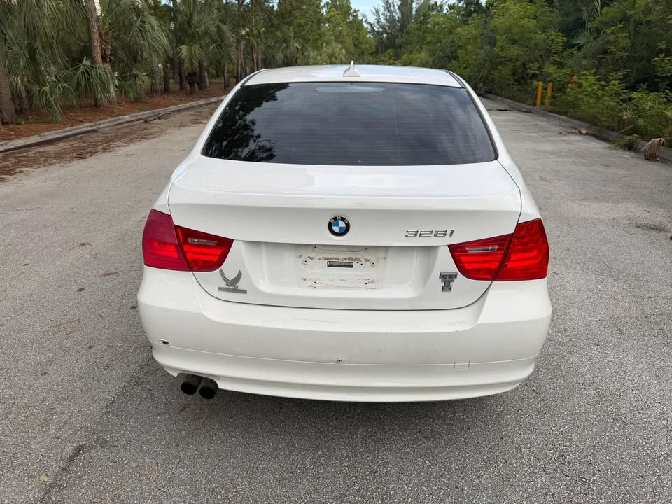 2011 BMW E90 3 Series Sedan - Image 7 of 15