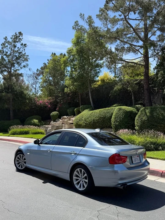 2011 BMW E90 3 Series Sedan - Image 4 of 20