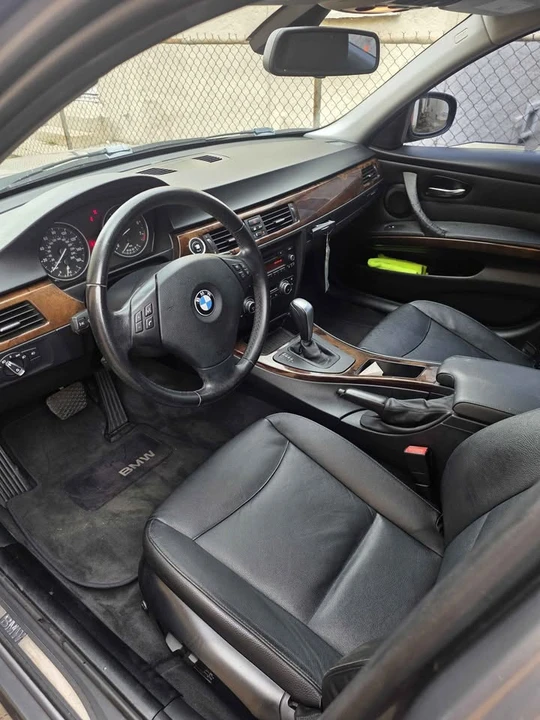 2011 BMW E90 3 Series Sedan - Image 18 of 19